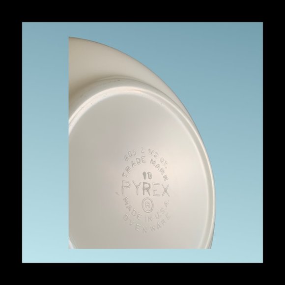 Vintage Pyrex 2.5 QT Mixing Bowl - Picture 2 of 3